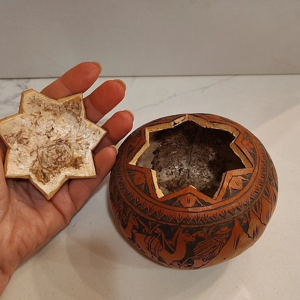 Carved gourd round box with star lid Leoncio Veli in Peru camel mountain